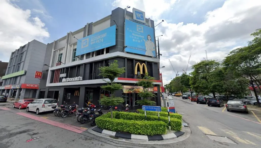Hotel Zamburger Sri Petaling كوالالمبور